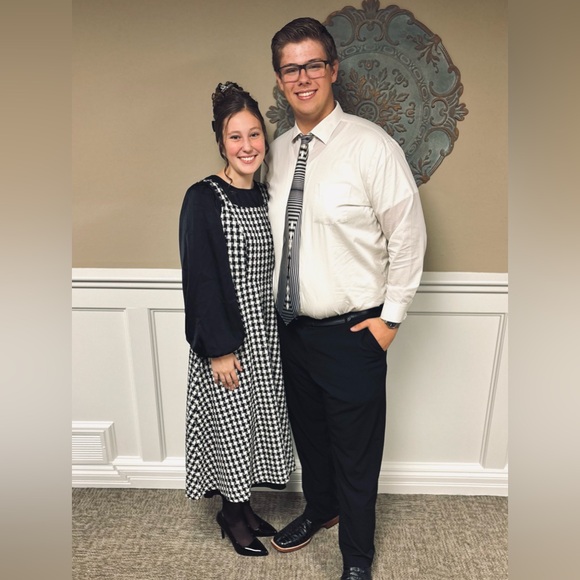 :)Welcome to my closet👋🏼🖤🎀(: - Picture 8 of 10